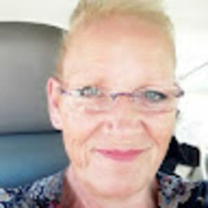 Meet your Posher, Debora